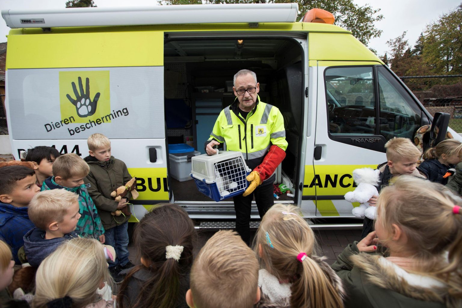 DIER_Voorlichtingsambulance_1094